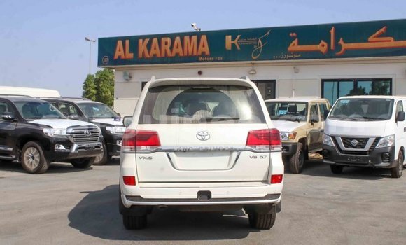 Buy Import Toyota Land Cruiser White Car in Import - Dubai in Conakry Buy Import Toyota Land Cruiser White Car in Import - Dubai in Conakry