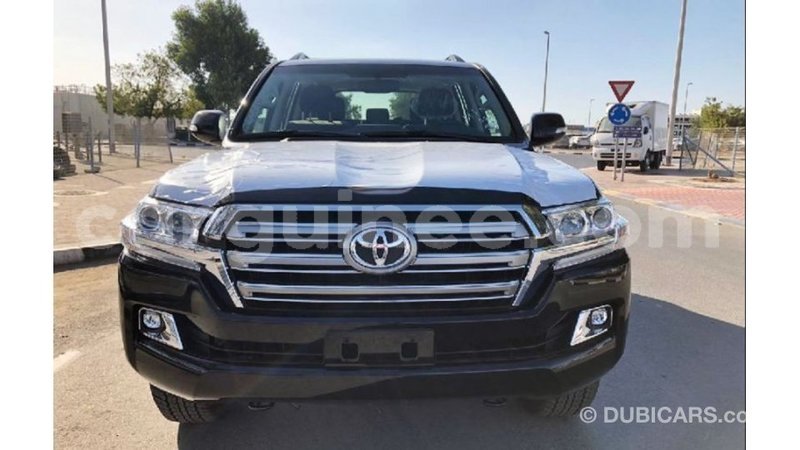 Big with watermark toyota land cruiser conakry import dubai 4520