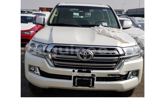 Buy Import Toyota Land Cruiser White Car in Import - Dubai in Conakry Buy Import Toyota Land Cruiser White Car in Import - Dubai in Conakry