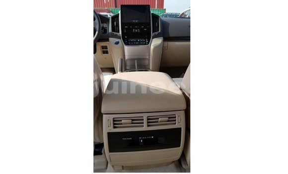 Buy Import Toyota Land Cruiser White Car in Import - Dubai in Conakry Buy Import Toyota Land Cruiser White Car in Import - Dubai in Conakry