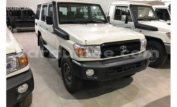 Acheter Import Voiture Toyota Land Cruiser Blanc à Import - Dubai, Conakry Acheter Import Voiture Toyota Land Cruiser Blanc à Import - Dubai, Conakry