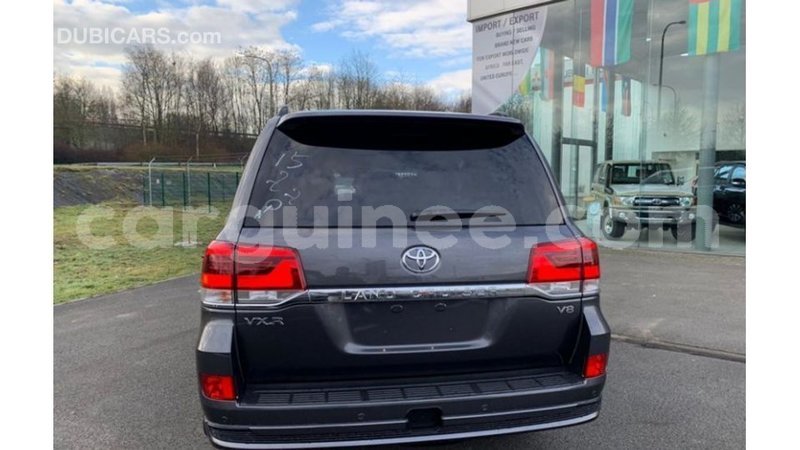 Big with watermark toyota land cruiser conakry import dubai 4531