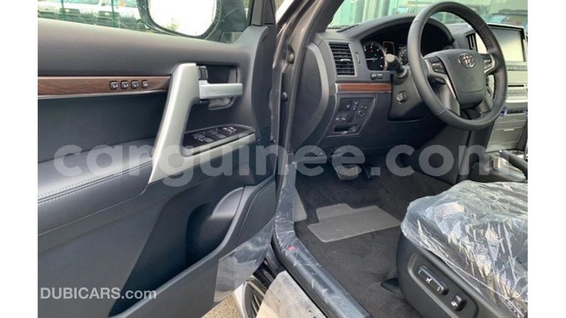 Big with watermark toyota land cruiser conakry import dubai 4531