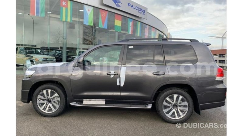 Big with watermark toyota land cruiser conakry import dubai 4531