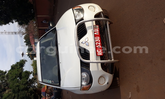 Acheter Occasion Voiture Mitsubishi L200 Blanc à Kankan au Kankan Acheter Occasion Voiture Mitsubishi L200 Blanc à Kankan au Kankan