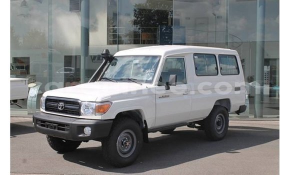 Acheter Import Voiture Toyota Land Cruiser Blanc à Import - Dubai, Conakry Acheter Import Voiture Toyota Land Cruiser Blanc à Import - Dubai, Conakry