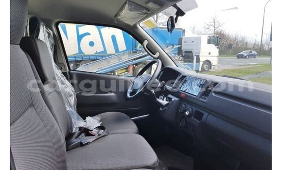 Acheter Import Voiture Toyota Hiace Blanc à Import - Dubai, Conakry Acheter Import Voiture Toyota Hiace Blanc à Import - Dubai, Conakry