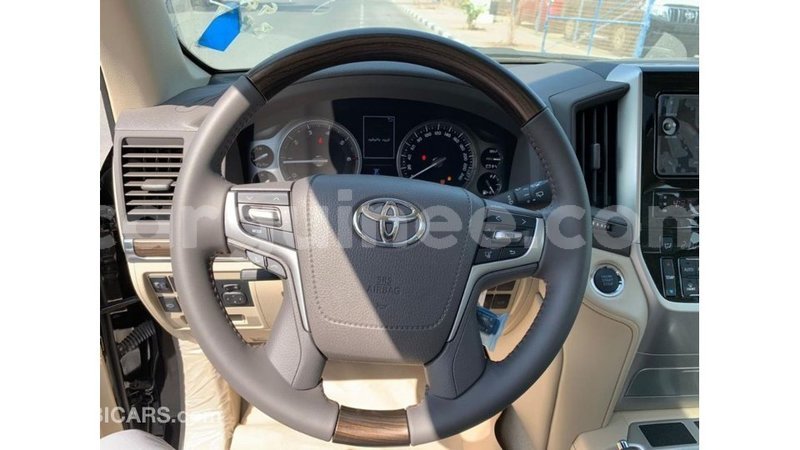 Big with watermark toyota land cruiser conakry import dubai 4542