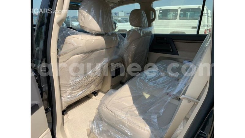 Big with watermark toyota land cruiser conakry import dubai 4542