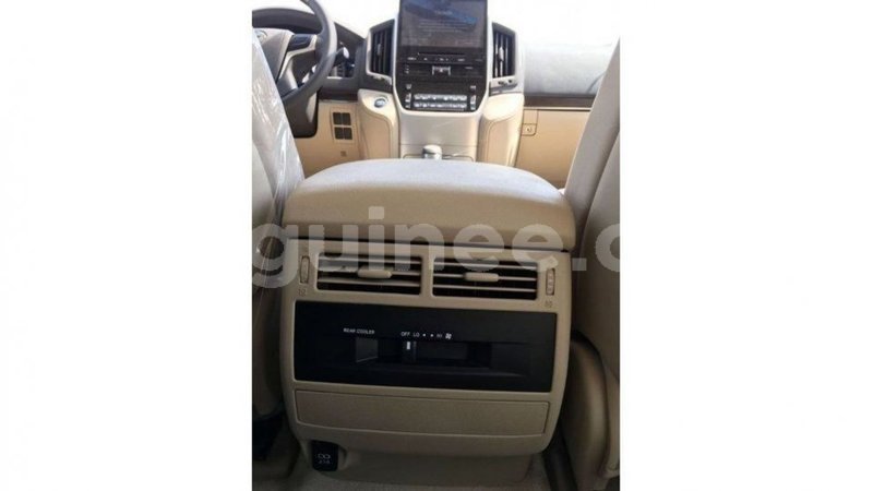 Big with watermark toyota land cruiser conakry import dubai 4543