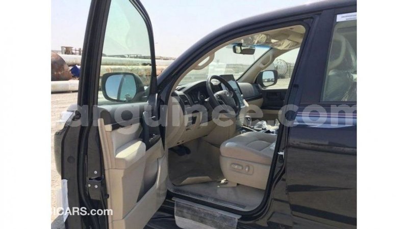 Big with watermark toyota land cruiser conakry import dubai 4543