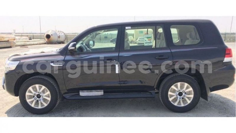 Big with watermark toyota land cruiser conakry import dubai 4543