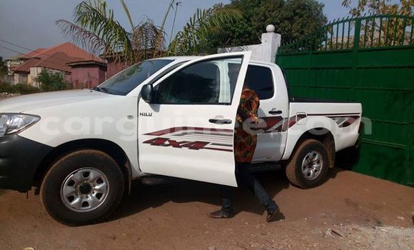 Acheter Occasion Voiture Toyota Hilux Blanc à Boké au Boké Acheter Occasion Voiture Toyota Hilux Blanc à Boké au Boké
