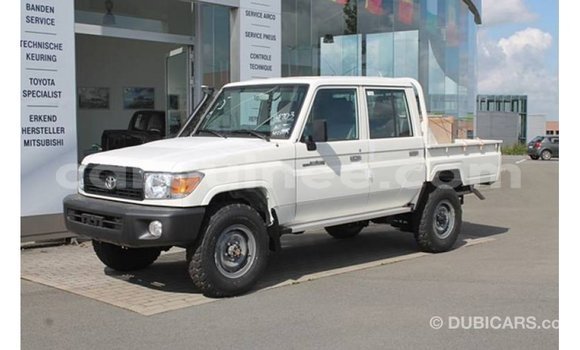 Acheter Import Voiture Toyota Land Cruiser Blanc à Import - Dubai, Conakry Acheter Import Voiture Toyota Land Cruiser Blanc à Import - Dubai, Conakry