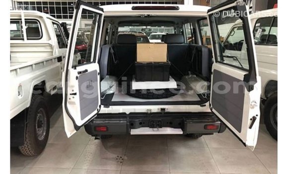 Buy Import Toyota Land Cruiser White Car in Import - Dubai in Conakry Buy Import Toyota Land Cruiser White Car in Import - Dubai in Conakry