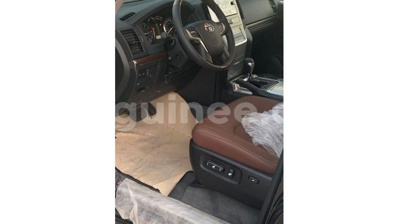 Big with watermark toyota land cruiser conakry import dubai 4563