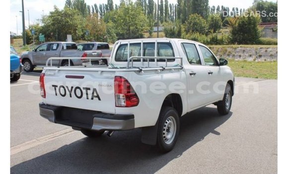 Acheter Import Voiture Toyota Hilux Blanc à Import - Dubai, Conakry Acheter Import Voiture Toyota Hilux Blanc à Import - Dubai, Conakry