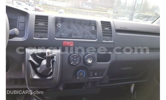 Acheter Import Voiture Toyota Hiace Blanc à Import - Dubai, Conakry Acheter Import Voiture Toyota Hiace Blanc à Import - Dubai, Conakry