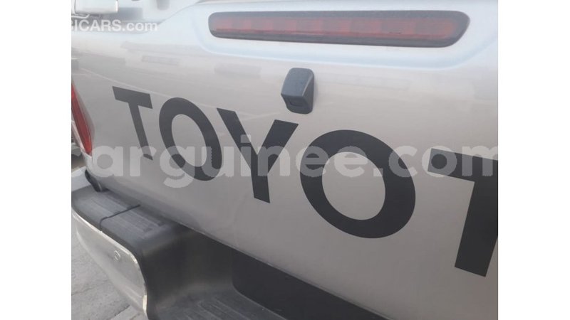 Big with watermark toyota hilux conakry import dubai 4570