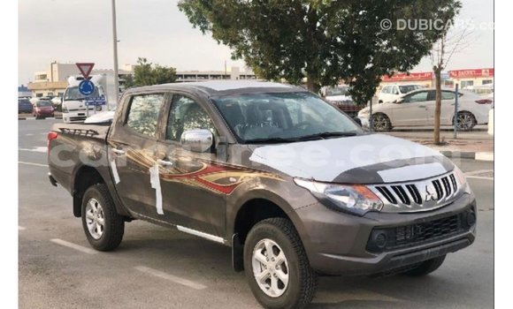 Acheter Import Voiture Mitsubishi L200 Marron à Import - Dubai, Conakry Acheter Import Voiture Mitsubishi L200 Marron à Import - Dubai, Conakry
