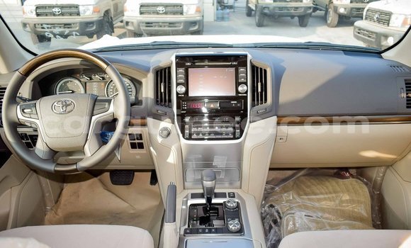 Buy Import Toyota Land Cruiser White Car in Import - Dubai in Conakry Buy Import Toyota Land Cruiser White Car in Import - Dubai in Conakry