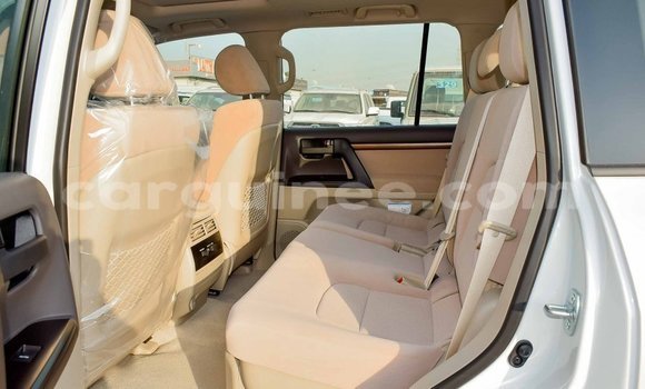Buy Import Toyota Land Cruiser White Car in Import - Dubai in Conakry Buy Import Toyota Land Cruiser White Car in Import - Dubai in Conakry