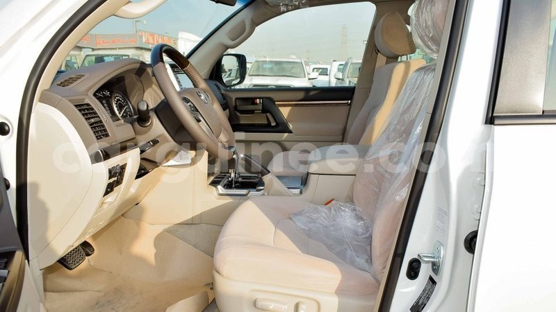 Big with watermark toyota land cruiser conakry import dubai 4579