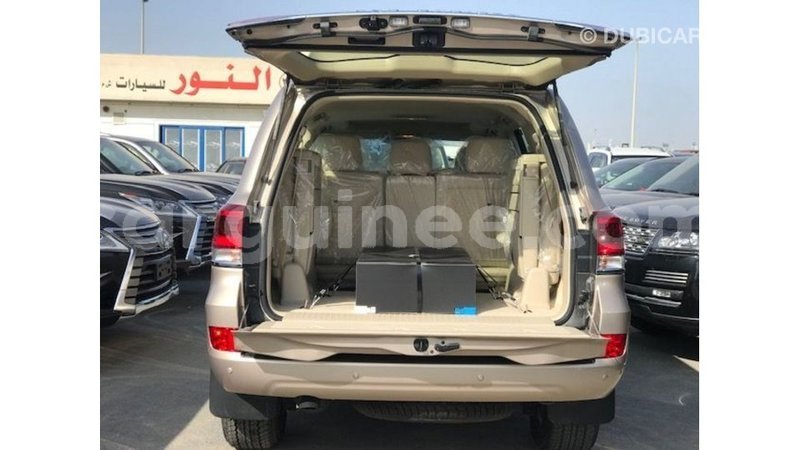 Big with watermark toyota land cruiser conakry import dubai 4583