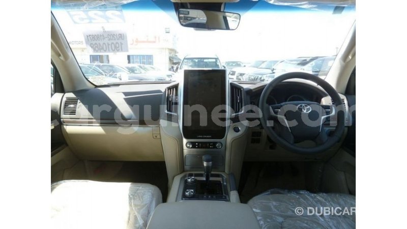 Big with watermark toyota land cruiser conakry import dubai 4588