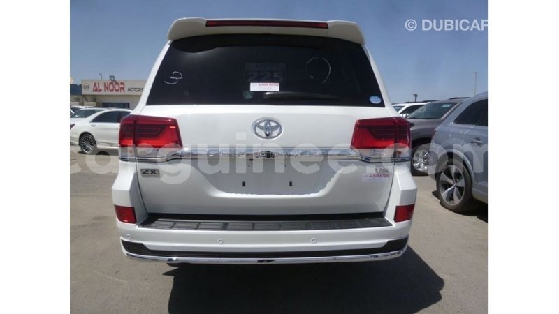 Big with watermark toyota land cruiser conakry import dubai 4588