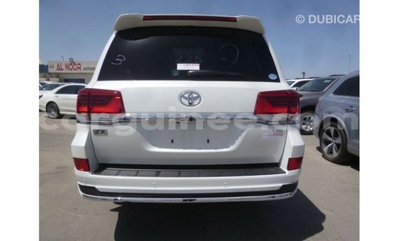 Acheter Import Voiture Toyota Land Cruiser Blanc à Import - Dubai, Conakry Acheter Import Voiture Toyota Land Cruiser Blanc à Import - Dubai, Conakry