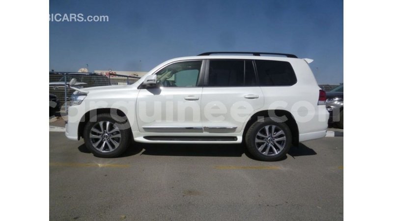 Big with watermark toyota land cruiser conakry import dubai 4588