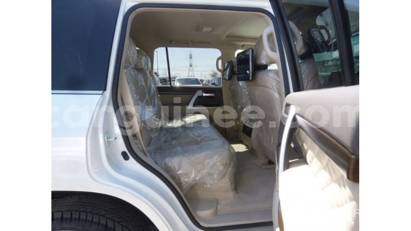 Big with watermark toyota land cruiser conakry import dubai 4588