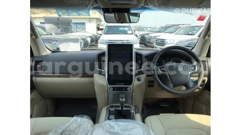 Big with watermark toyota land cruiser conakry import dubai 4596