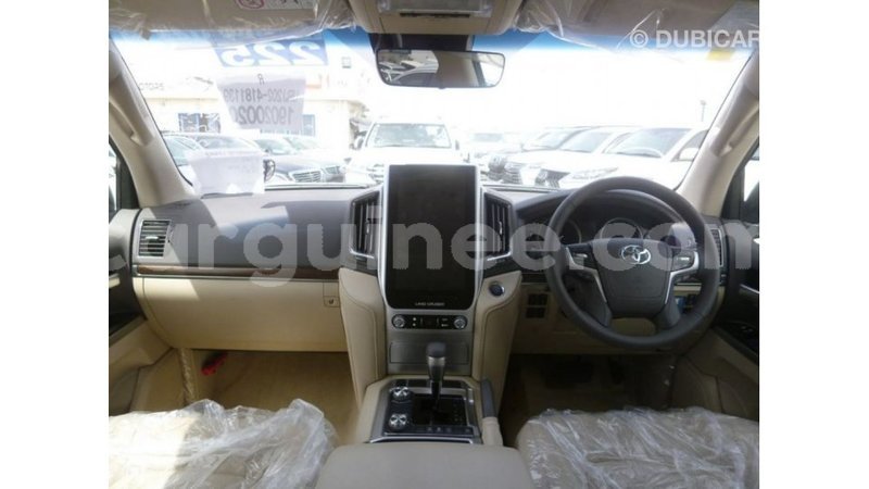 Big with watermark toyota land cruiser conakry import dubai 4597