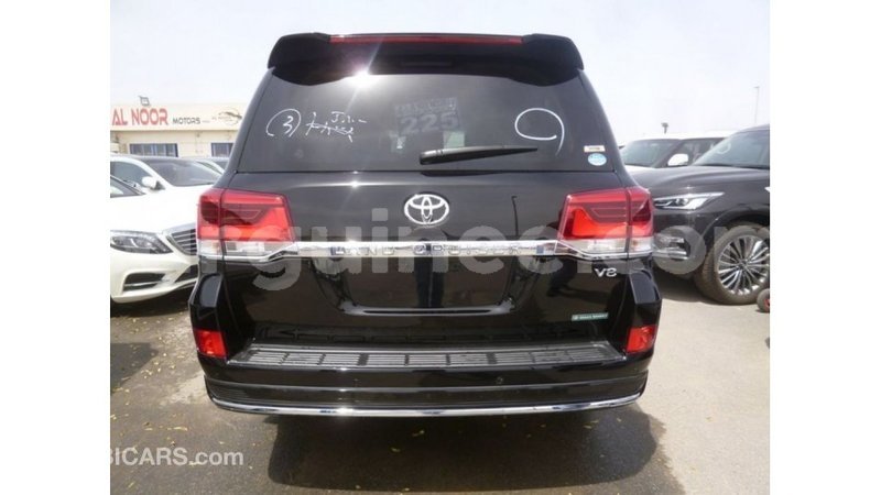 Big with watermark toyota land cruiser conakry import dubai 4597