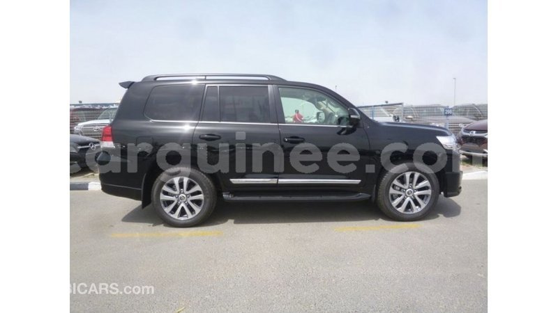 Big with watermark toyota land cruiser conakry import dubai 4597