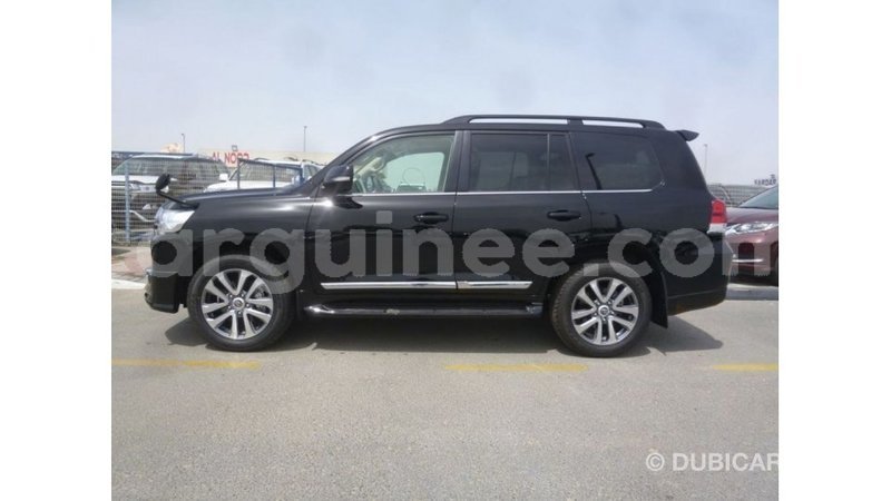 Big with watermark toyota land cruiser conakry import dubai 4597