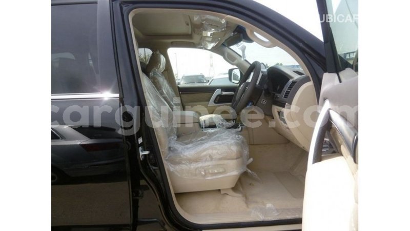 Big with watermark toyota land cruiser conakry import dubai 4597