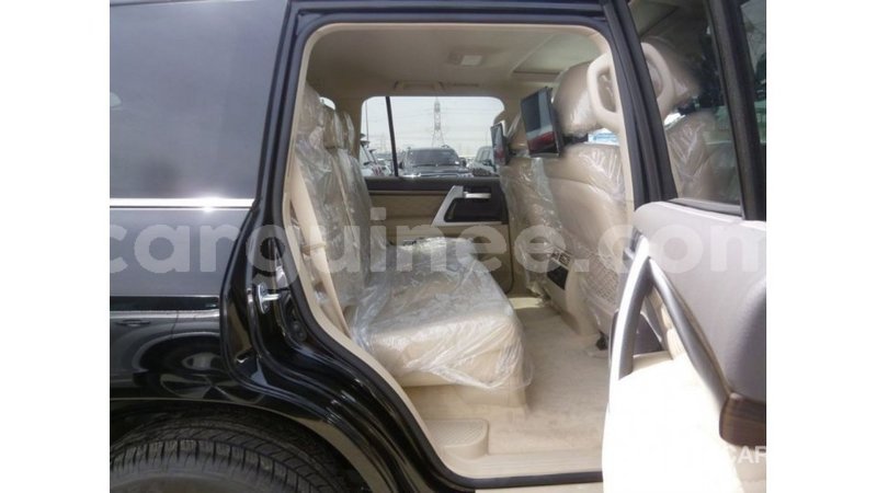 Big with watermark toyota land cruiser conakry import dubai 4597