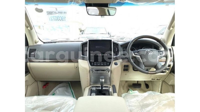 Big with watermark toyota land cruiser conakry import dubai 4598