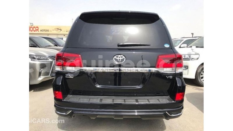 Big with watermark toyota land cruiser conakry import dubai 4598