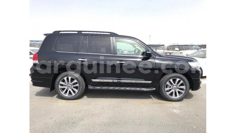 Big with watermark toyota land cruiser conakry import dubai 4598