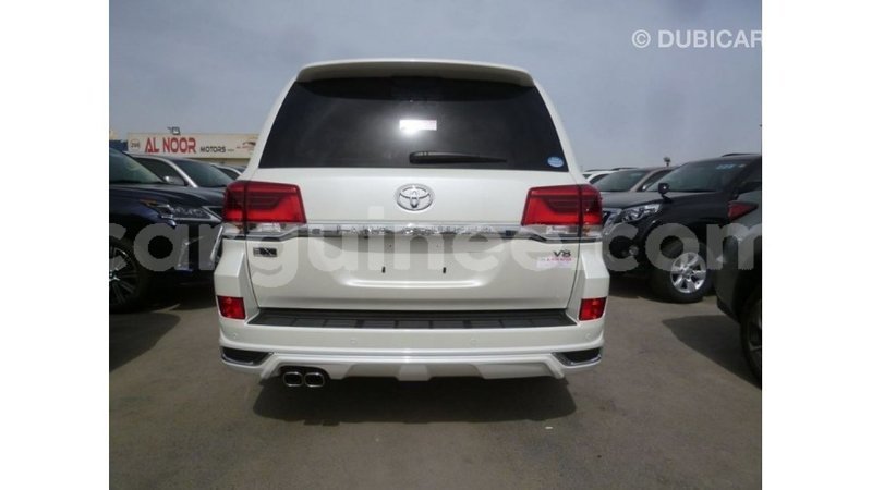 Big with watermark toyota land cruiser conakry import dubai 4599