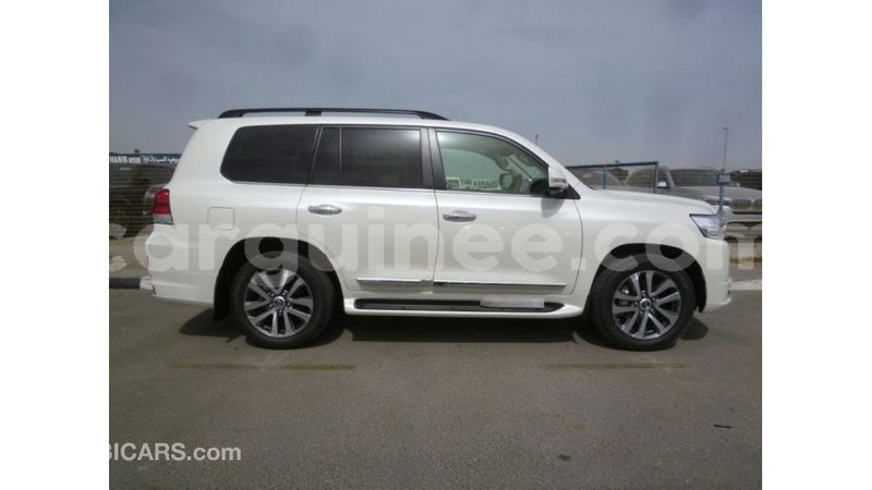 Big with watermark toyota land cruiser conakry import dubai 4599