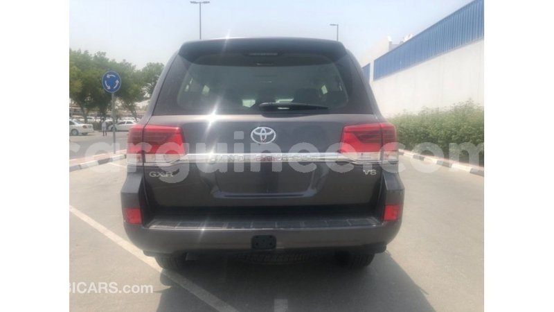 Big with watermark toyota land cruiser conakry import dubai 4600