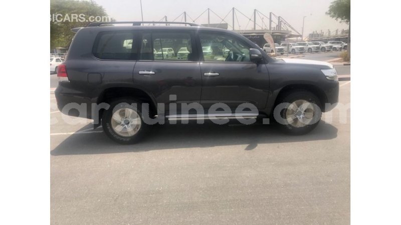 Big with watermark toyota land cruiser conakry import dubai 4600