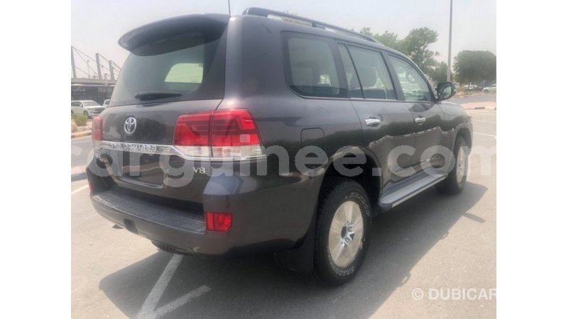 Big with watermark toyota land cruiser conakry import dubai 4600