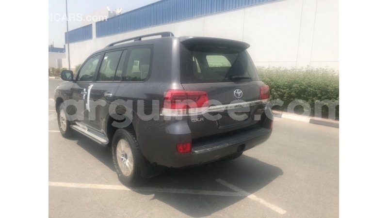 Big with watermark toyota land cruiser conakry import dubai 4600