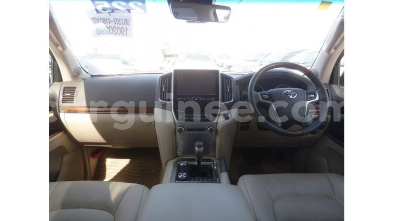 Big with watermark toyota land cruiser conakry import dubai 4602